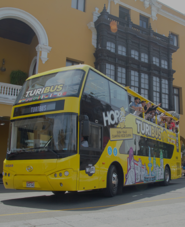 Tourists and Turibus guide in Lima's plaza