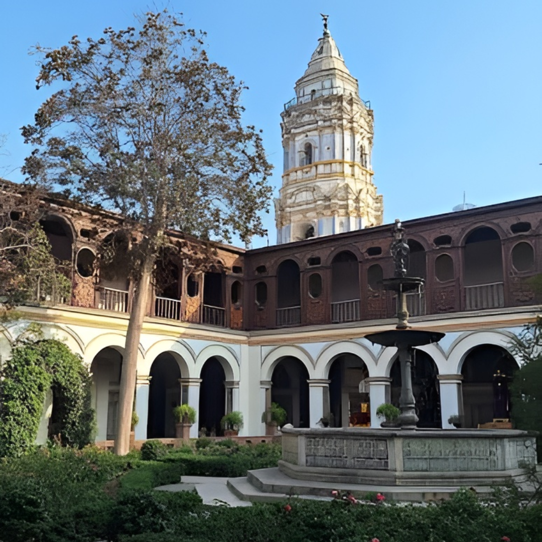 Experiência na Turibus Lima claustro colonial