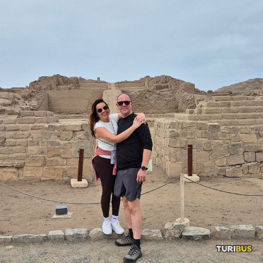 Turistas aproveitando Turibus tour histórico