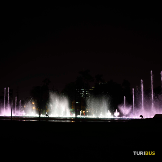 Vista turística Turibus Lima de noche